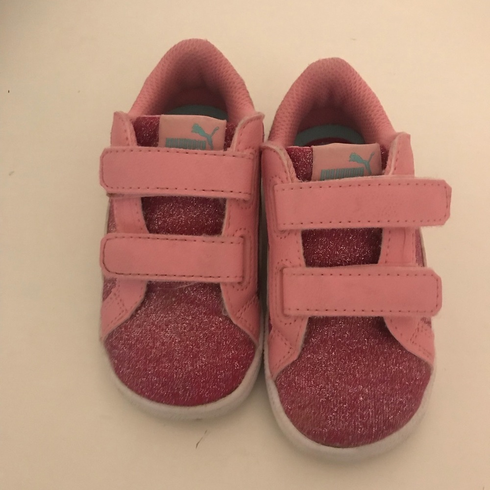 Glitter pumas size 6